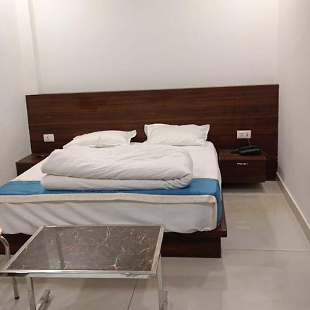 Hotel Cross Road By Wb Inn أوناو المظهر الخارجي الصورة