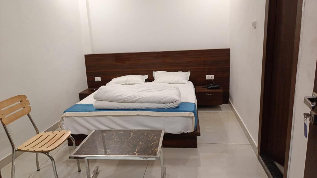 Hotel Cross Road By Wb Inn أوناو المظهر الخارجي الصورة