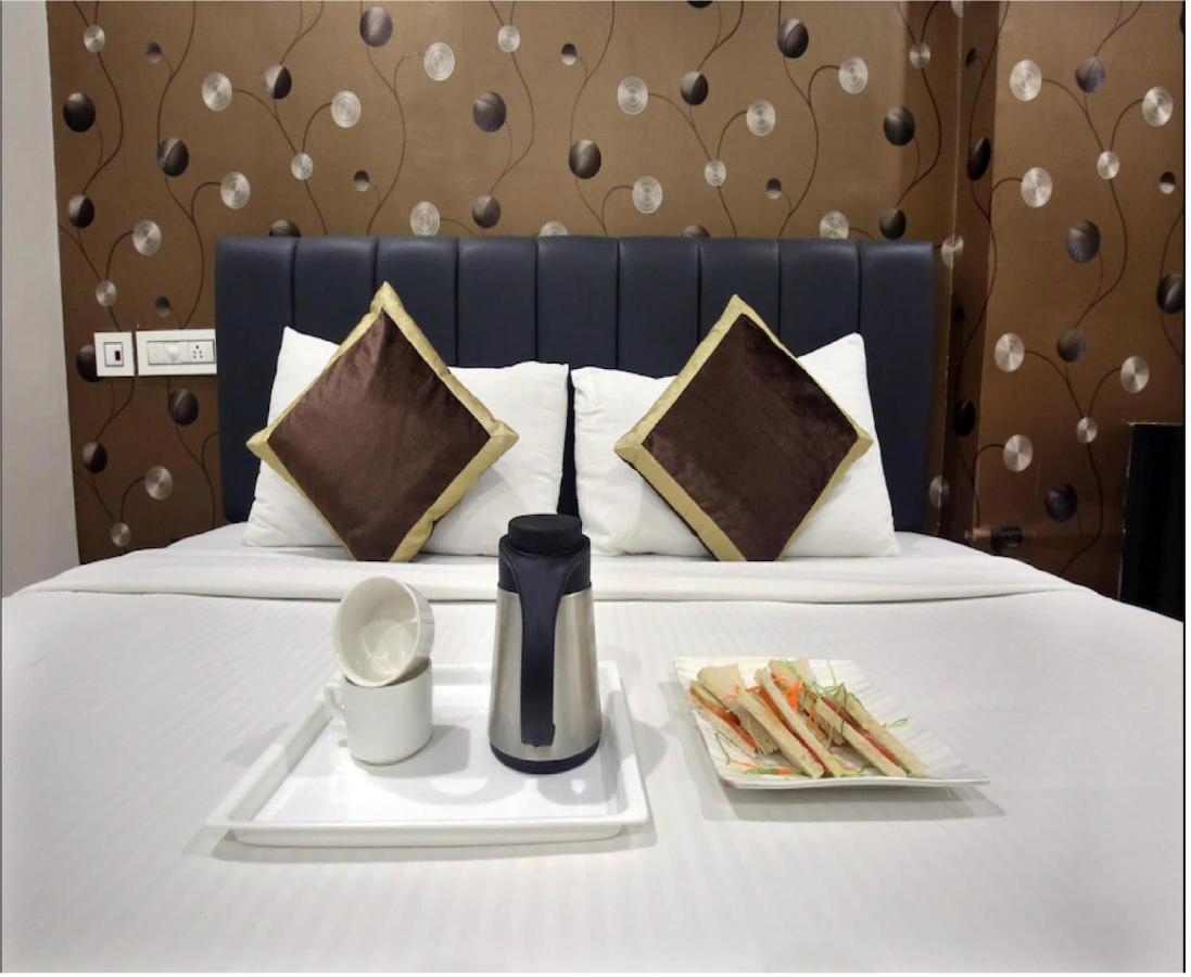 Hotel Cross Road By Wb Inn أوناو المظهر الخارجي الصورة