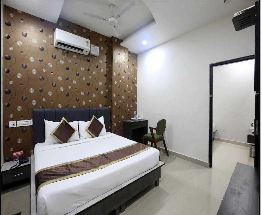 Hotel Cross Road By Wb Inn أوناو المظهر الخارجي الصورة